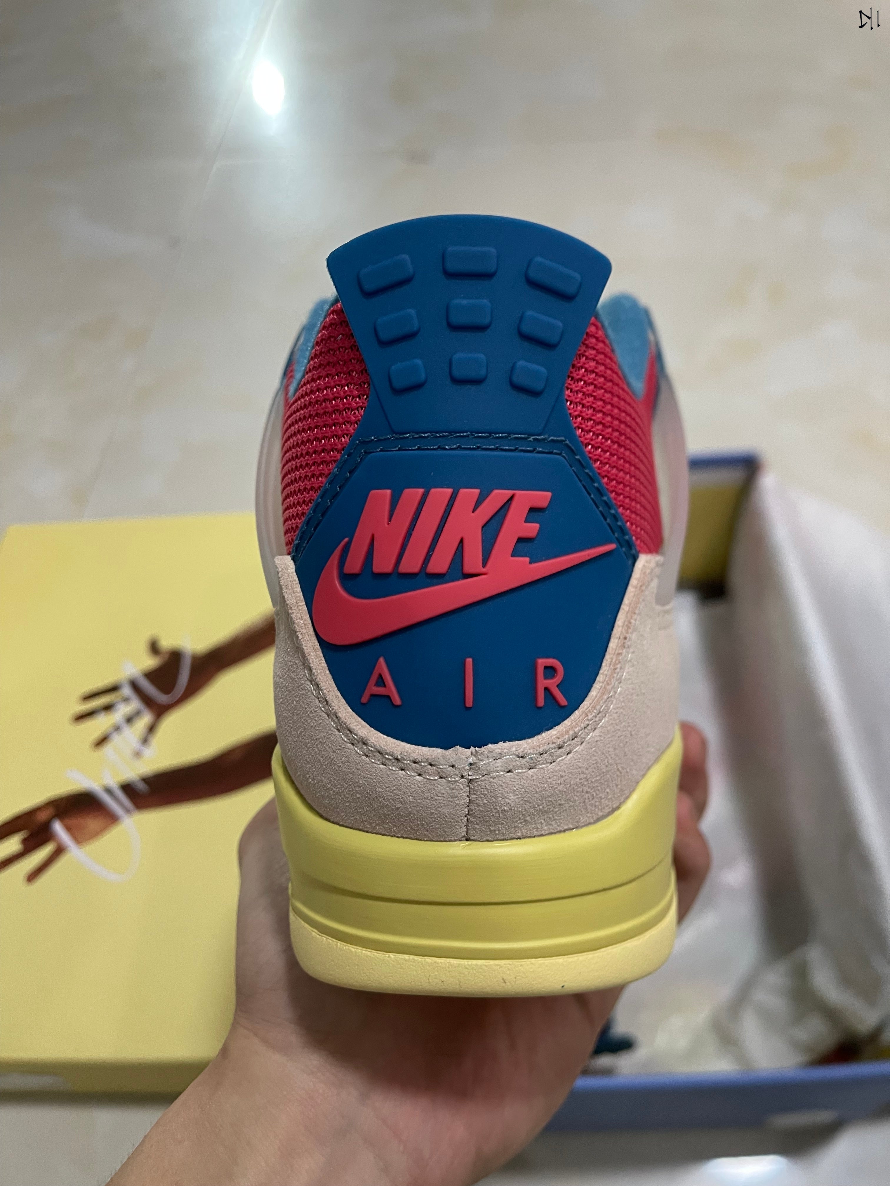 Air Jordan 4 GUAVA ICE