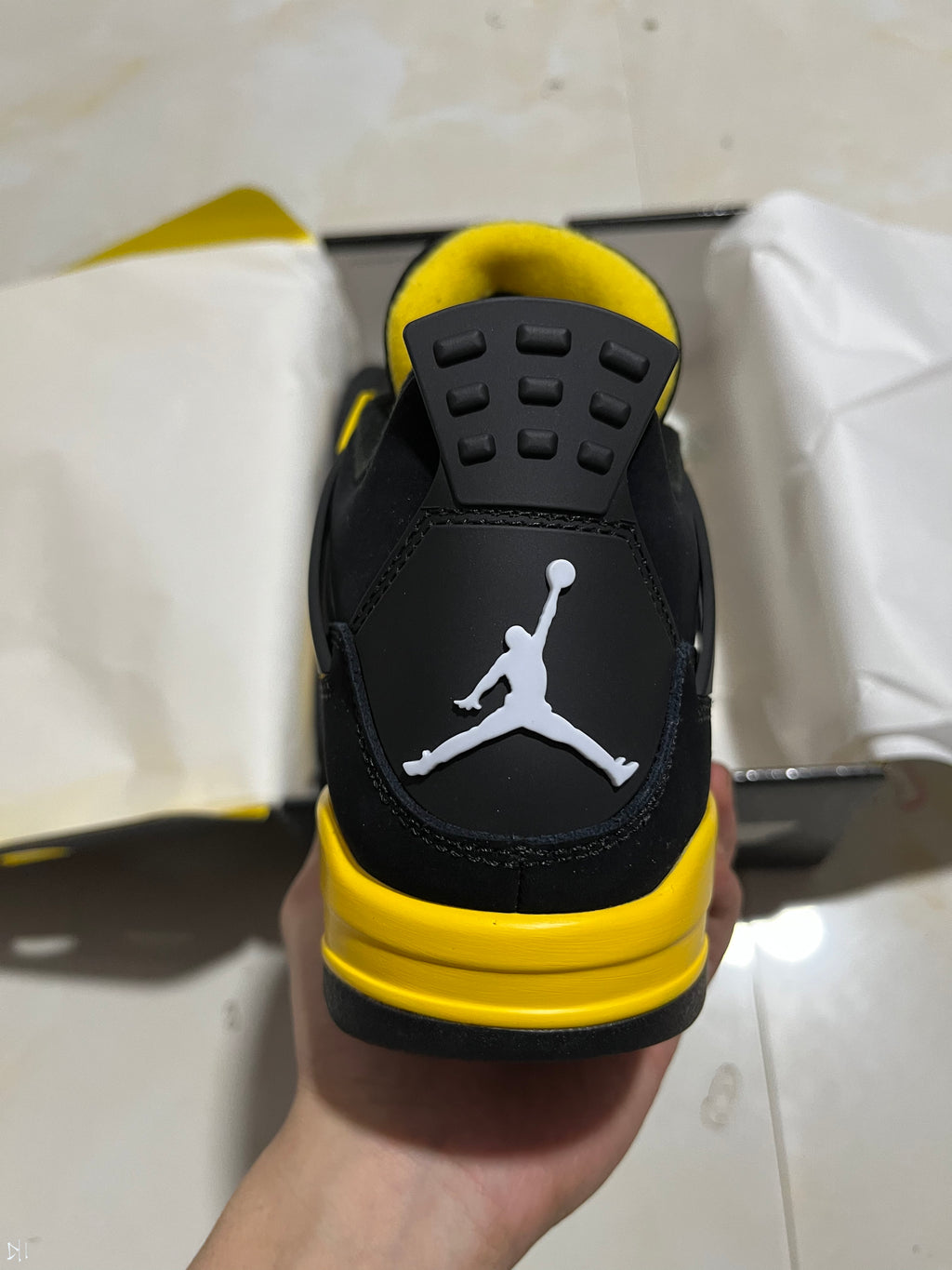 Air Jordan 4 THUNDER
