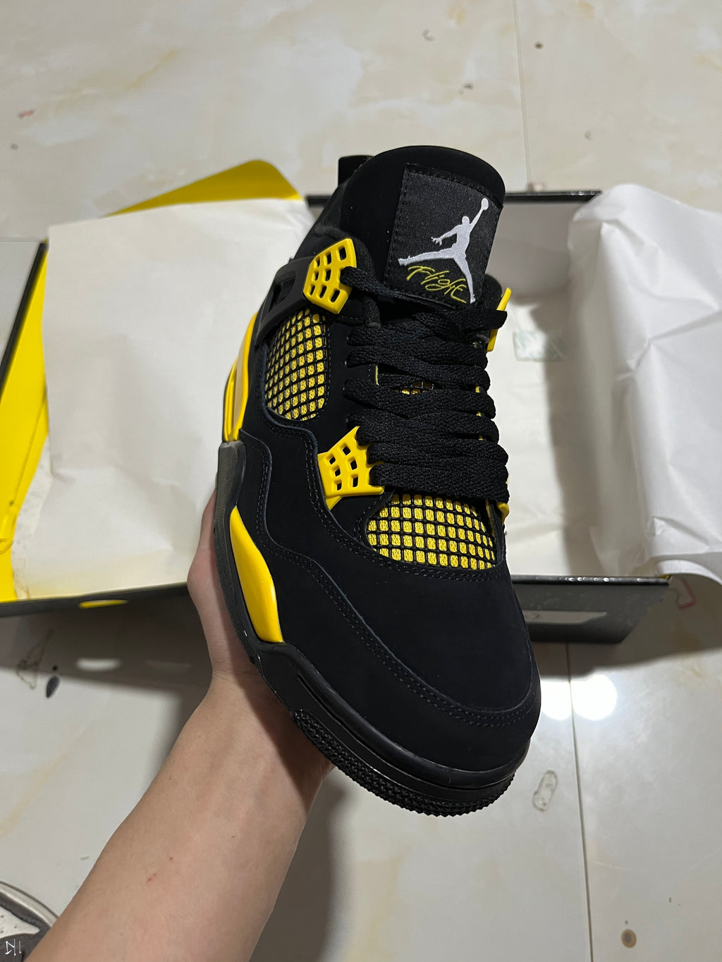 Air Jordan 4 THUNDER