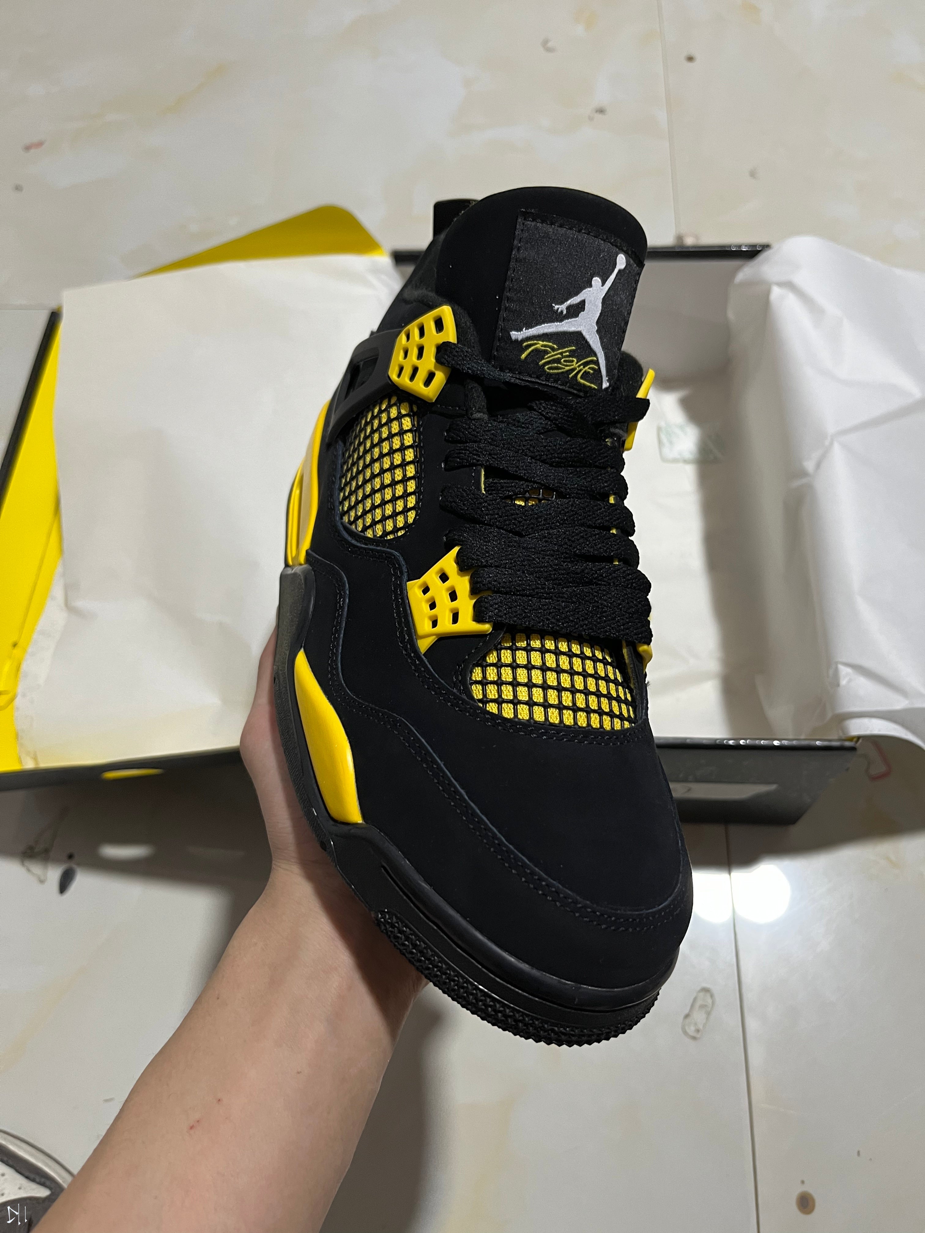 Air Jordan 4 THUNDER