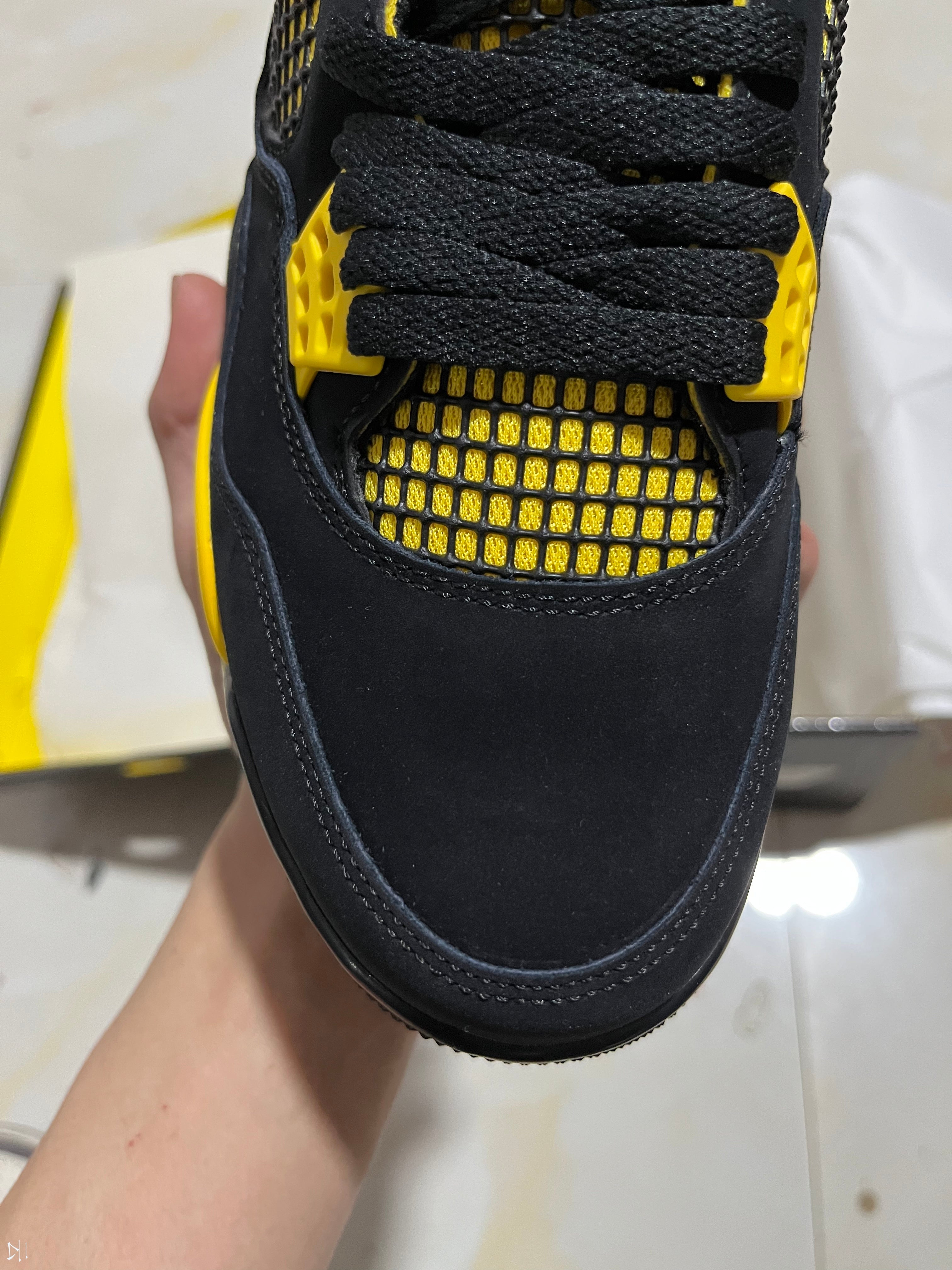 Air Jordan 4 THUNDER