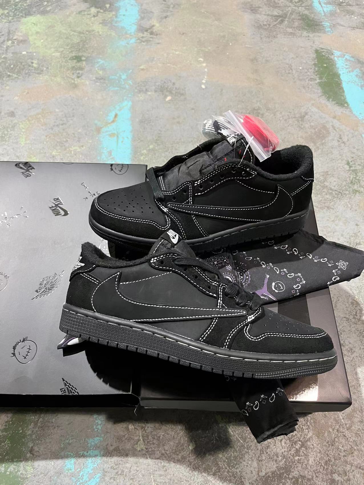 Air Jordan 1 Low x Travis Scott Phantom