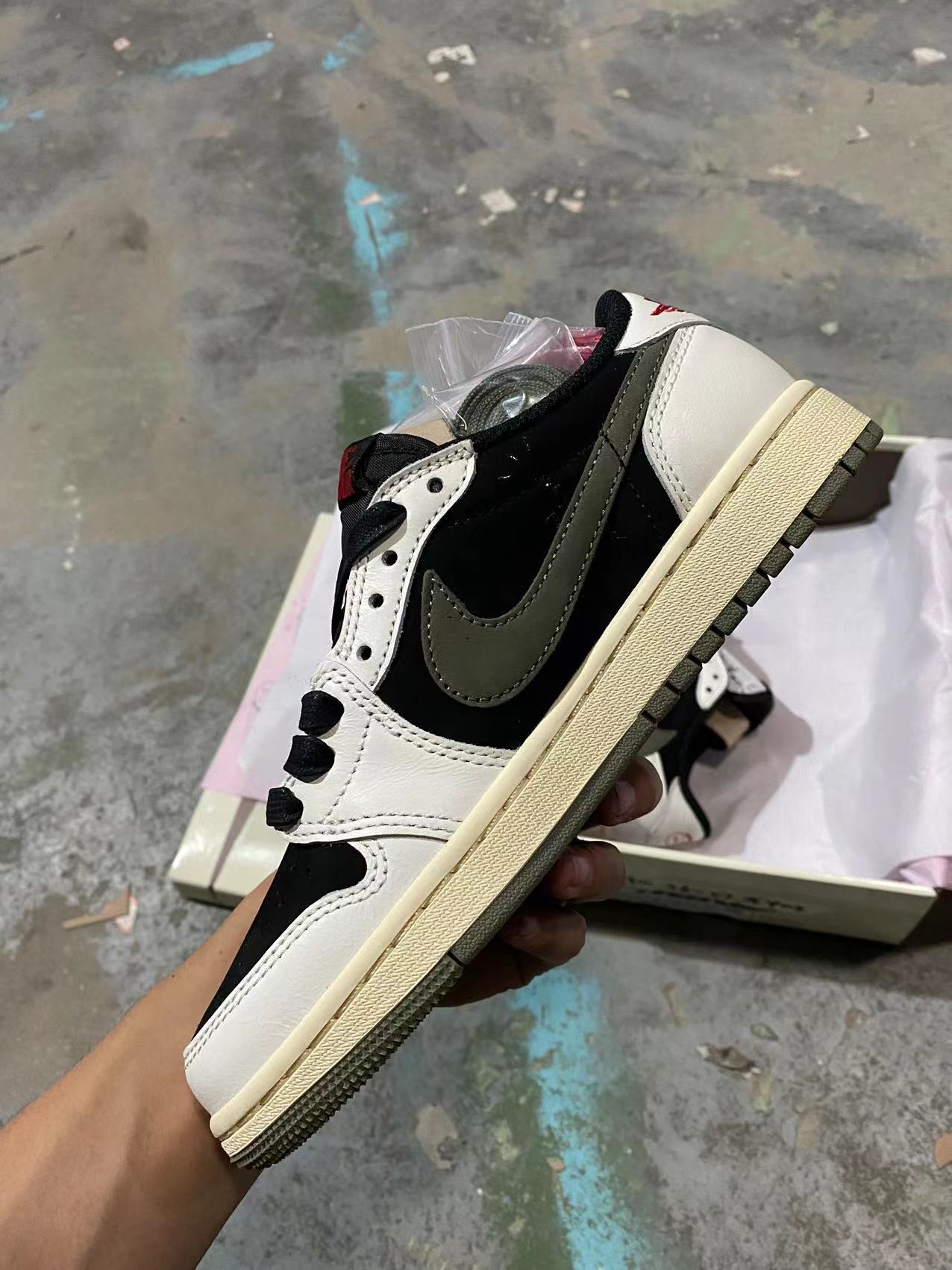 Air Jordan 1 Low x Travis Reverse Olive