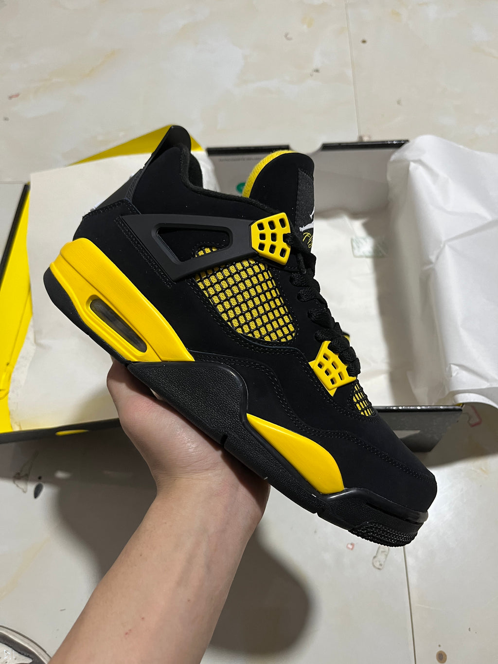 Air Jordan 4 THUNDER