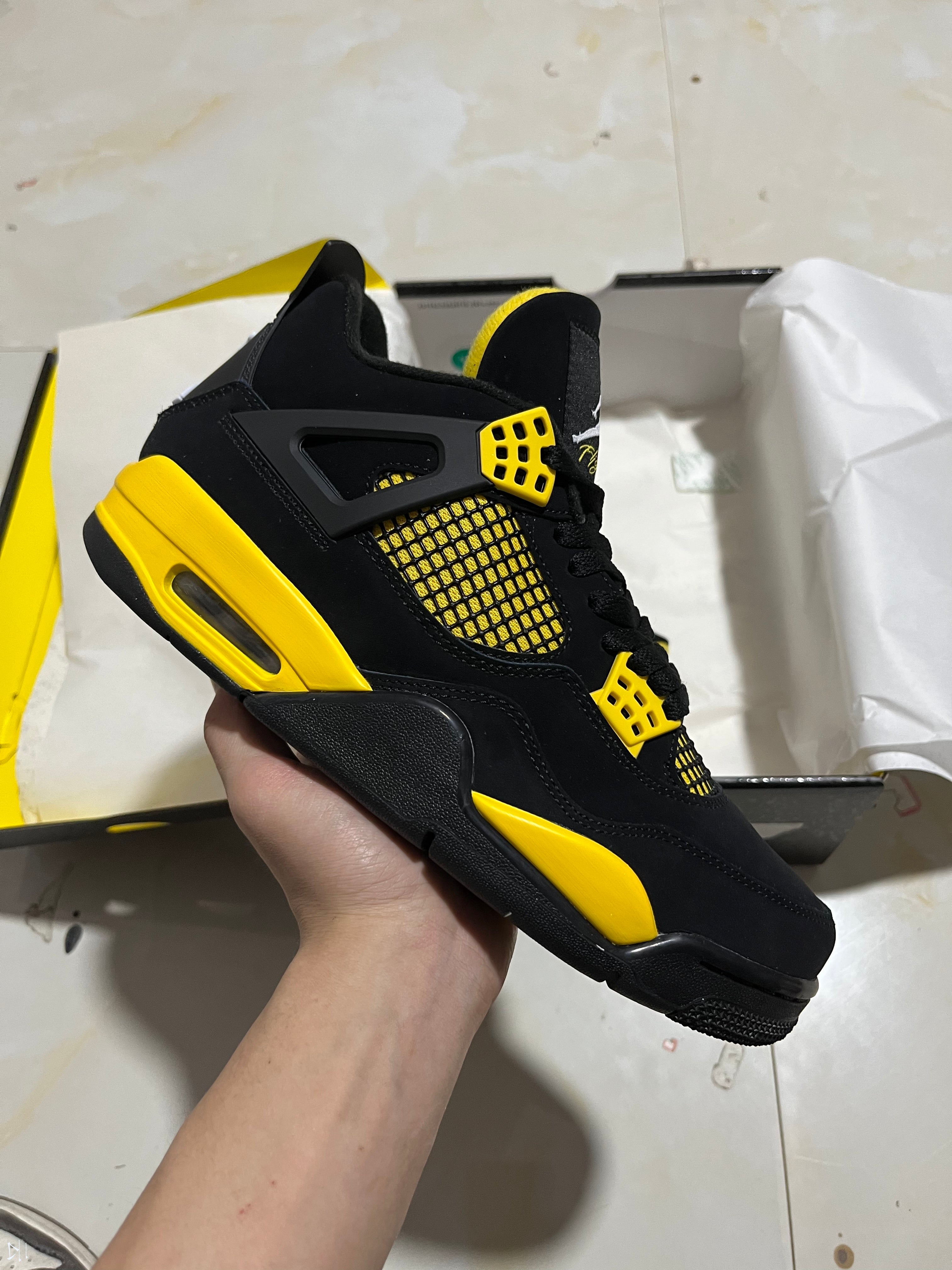 Air Jordan 4 THUNDER