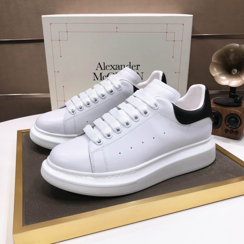 Alexander McQueen 23