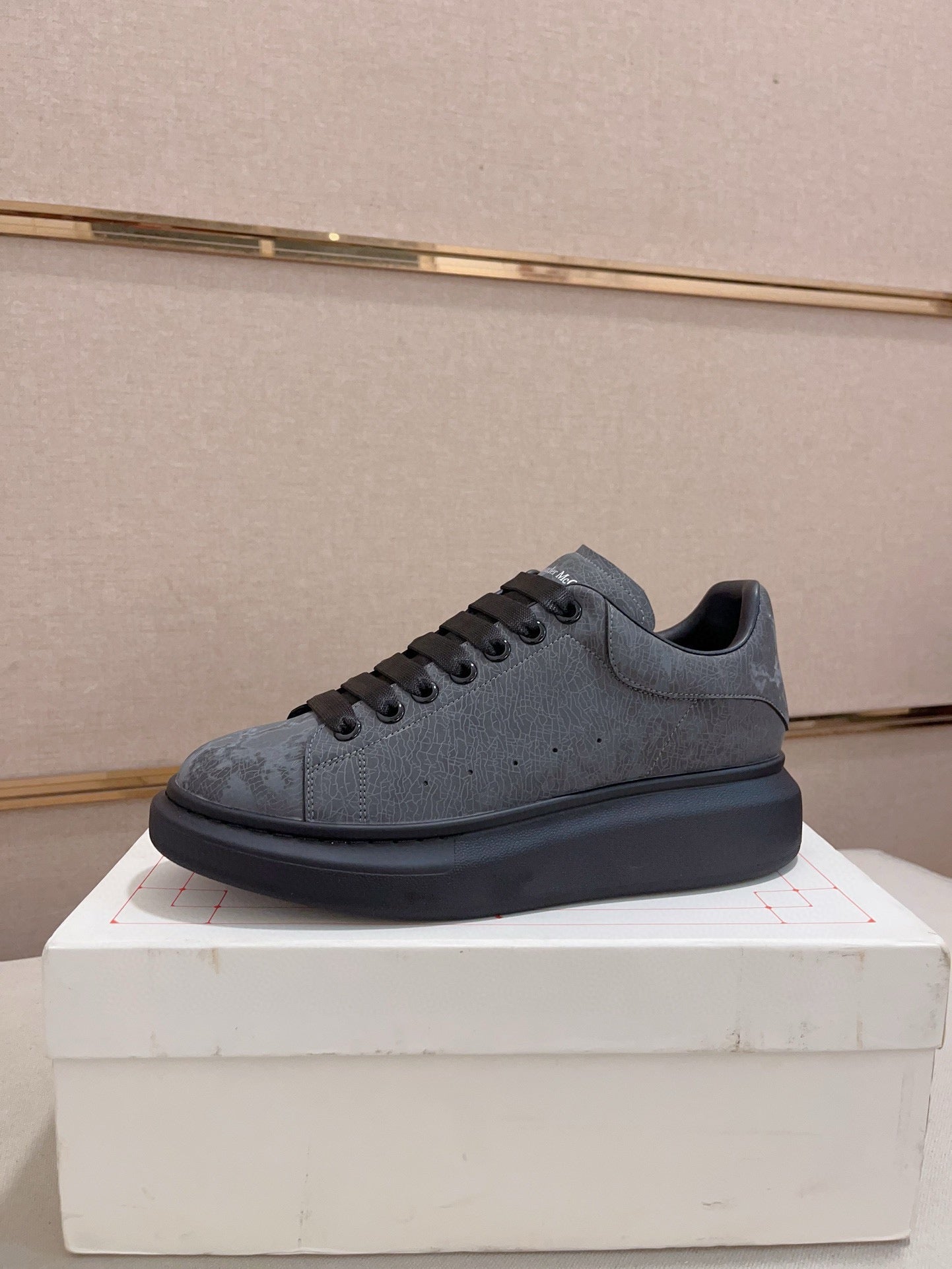 Alexander McQueen Sneakers 38