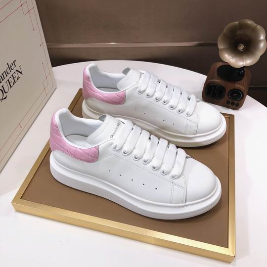 Alexander McQueen 32