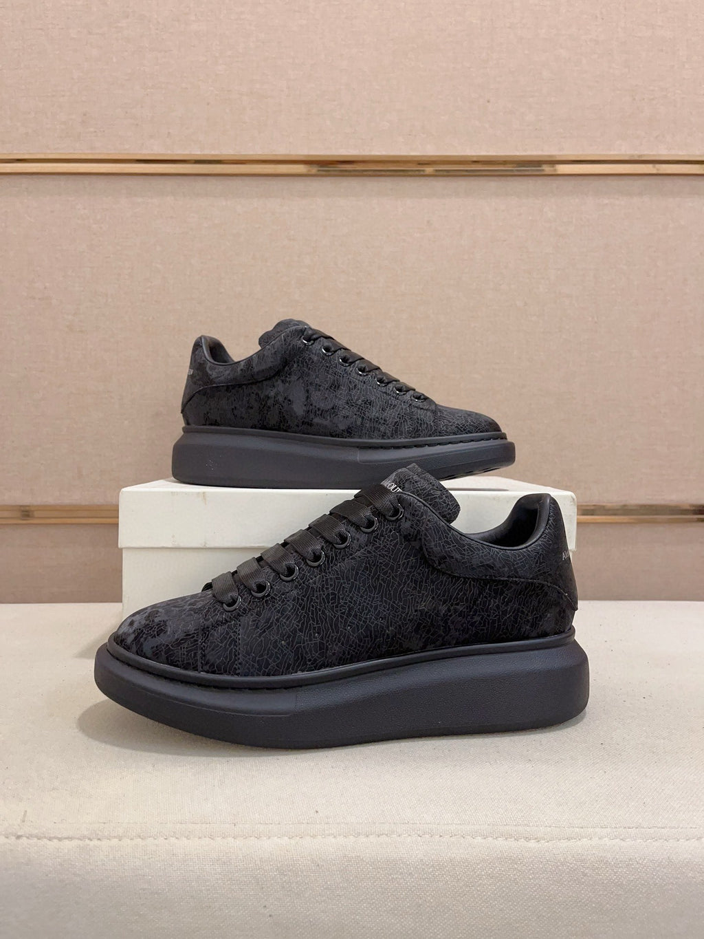 Alexander McQueen Sneakers 39