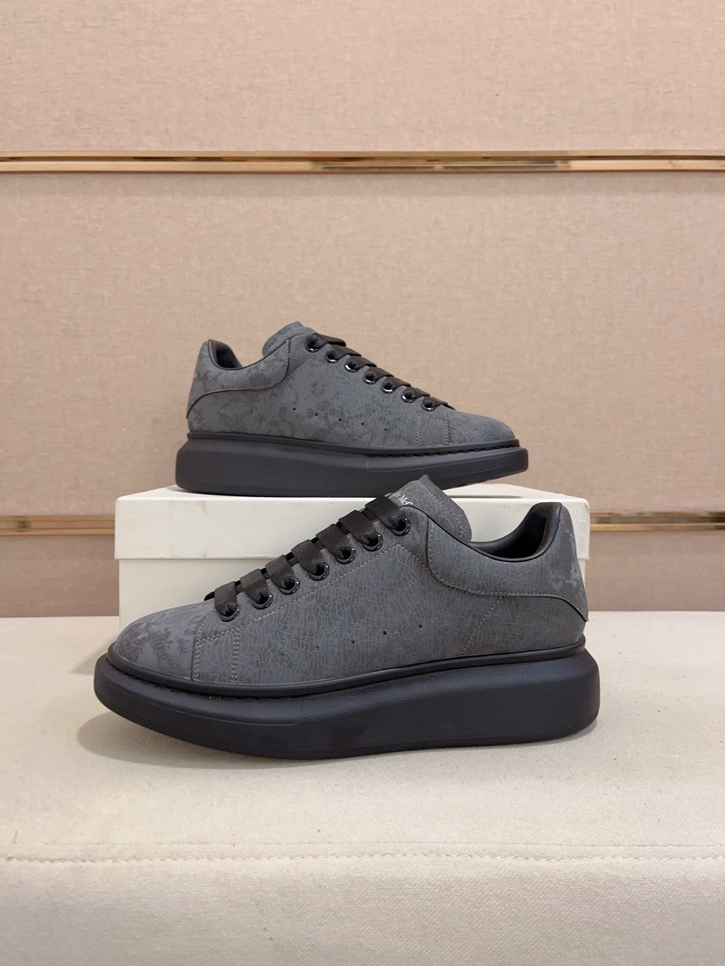 Alexander McQueen Sneakers 38