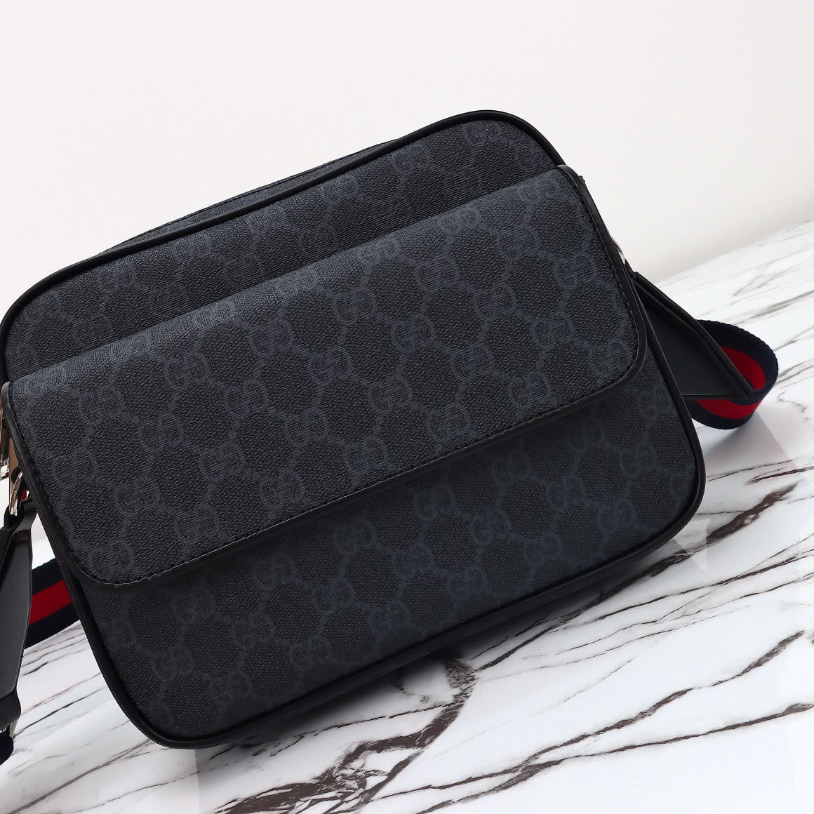 👜 Gucci Crossbody Bag
