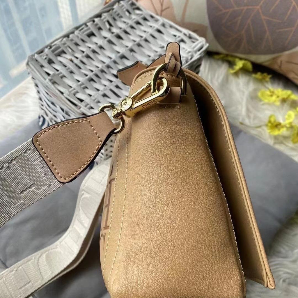 👜 Carolina Herrera — Bolsos Premium