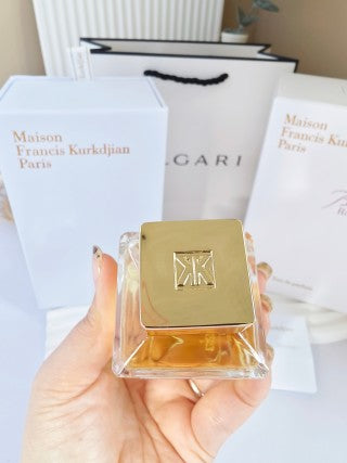 ✨ BVLGARI — Lujo italiano convertido en fragancia.