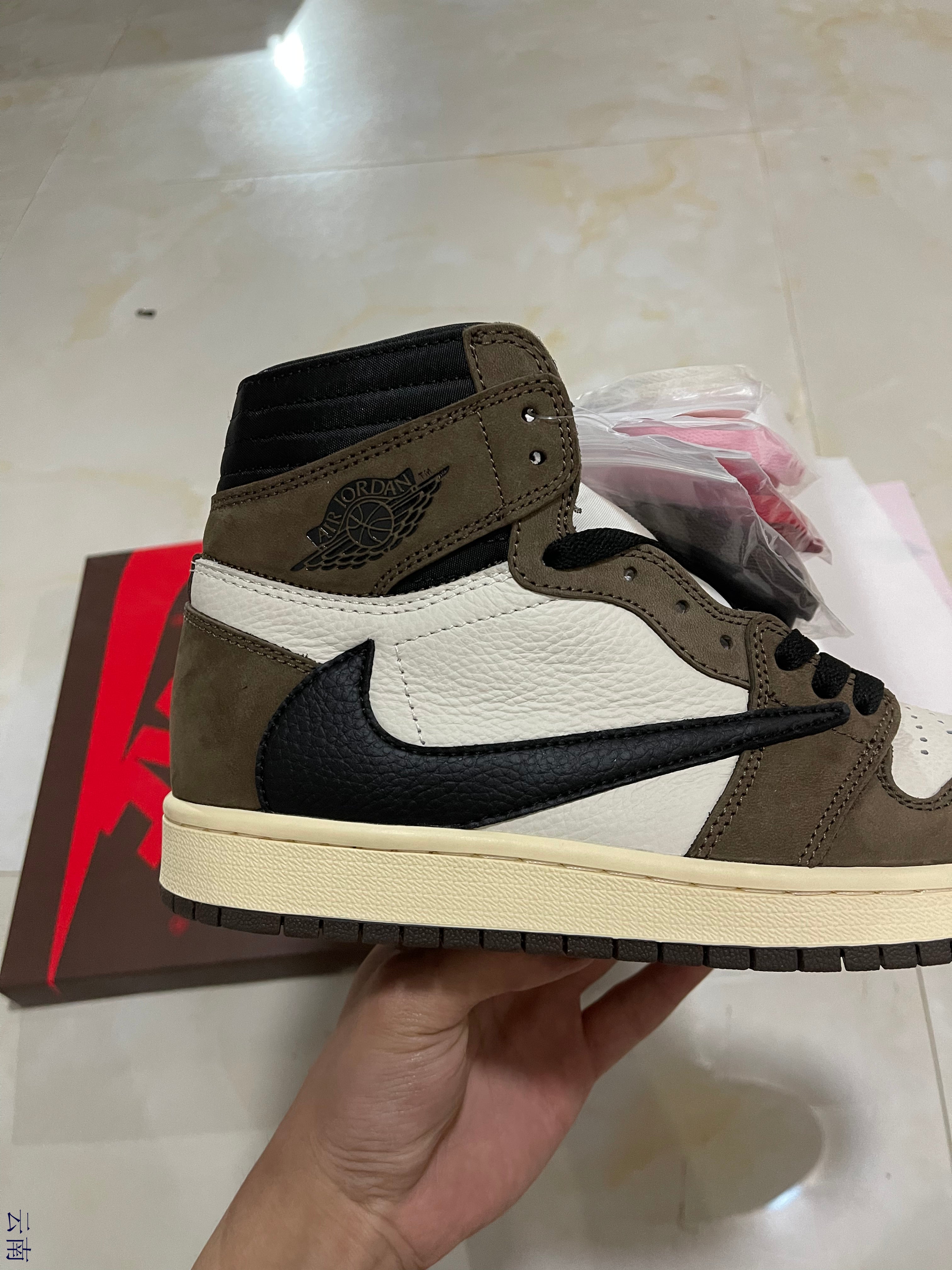 Air Jordan 1 High x Travis Reverse Mocha
