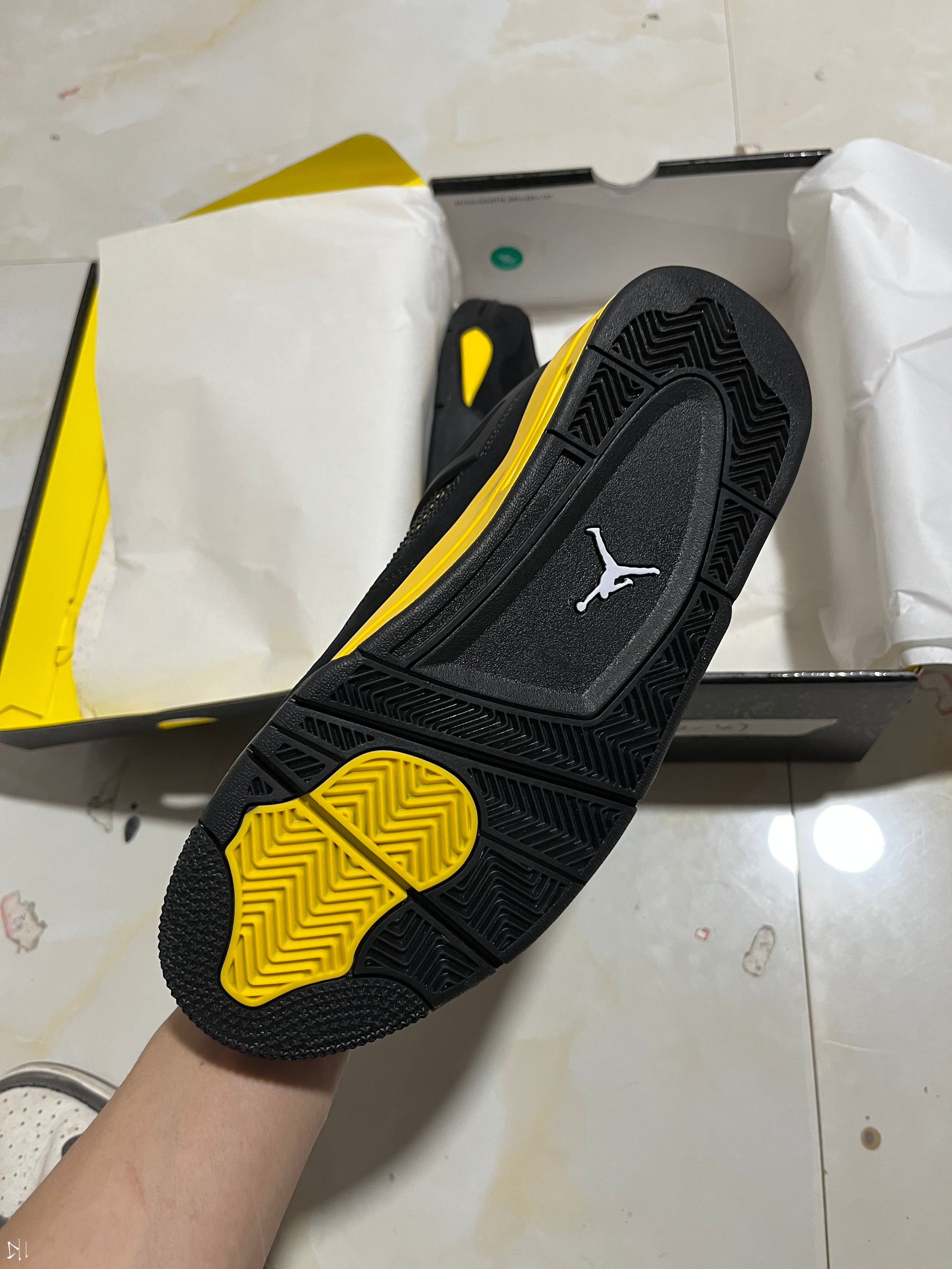 Air Jordan 4 THUNDER