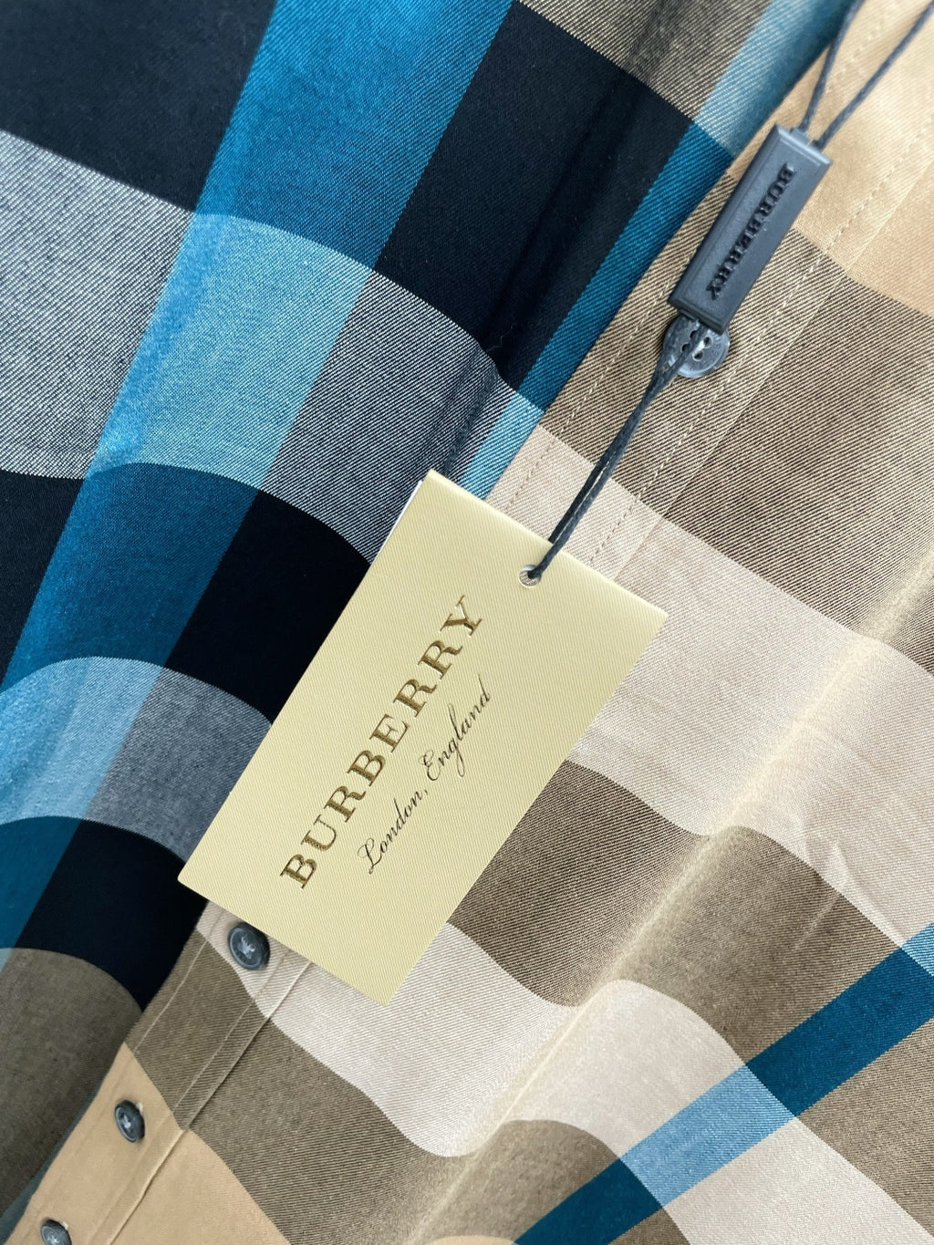 🤎 Burberry Apparel 22
