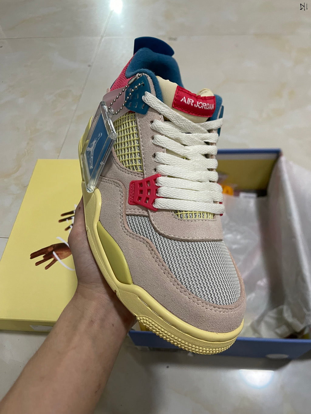 Air Jordan 4 GUAVA ICE