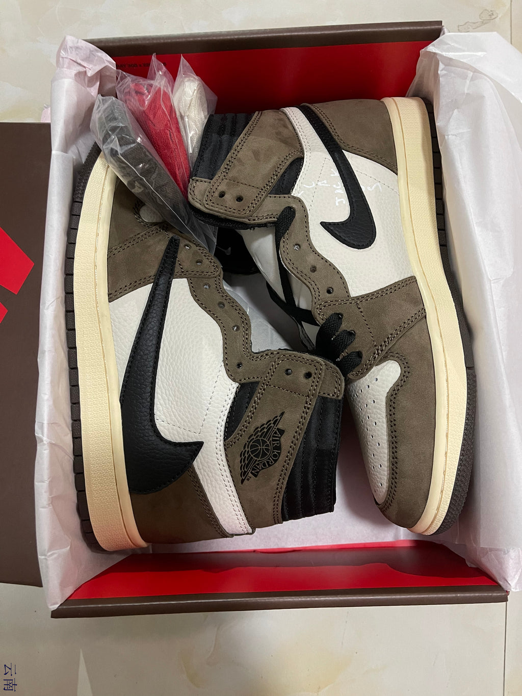 Air Jordan 1 High x Travis Reverse Mocha