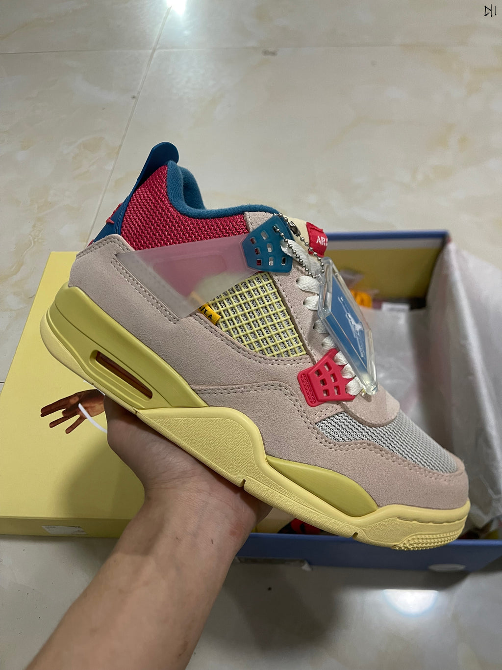 Air Jordan 4 GUAVA ICE