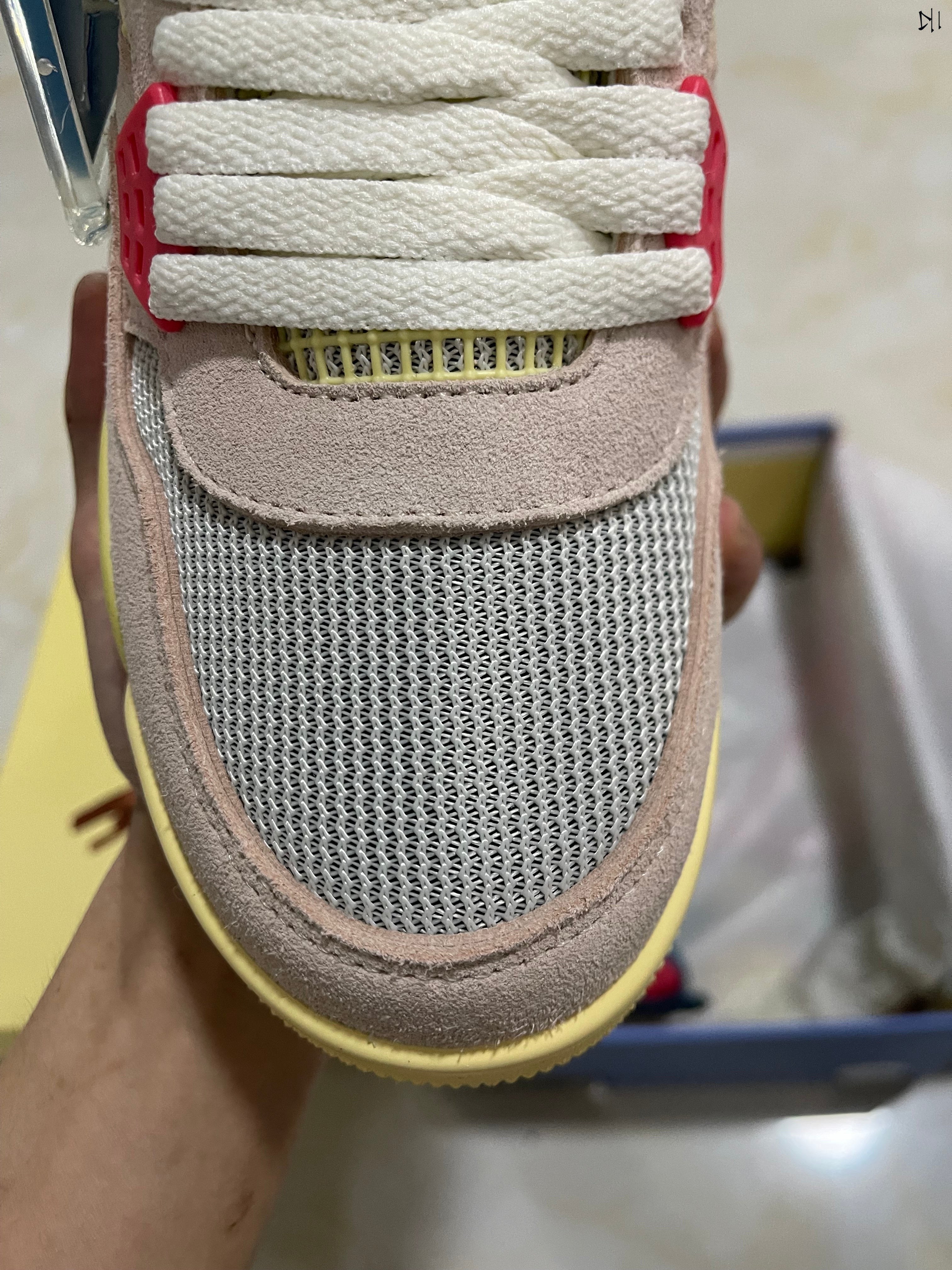 Air Jordan 4 GUAVA ICE