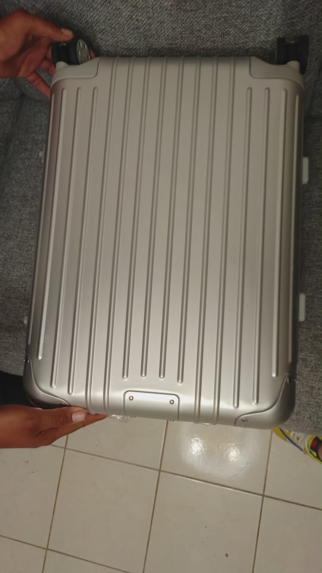 🧳 RIMOWA — Maletas Premium Carry On