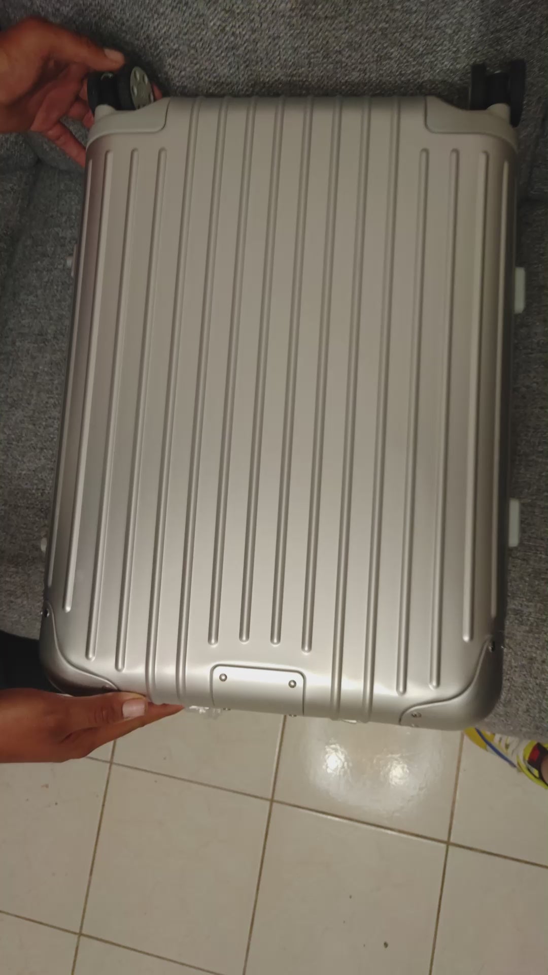 🧳 RIMOWA — Maletas Premium Carry On